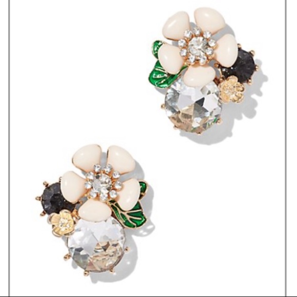 ❗️1 left❗️Floral beaded cluster earrings - Picture 2 of 3
